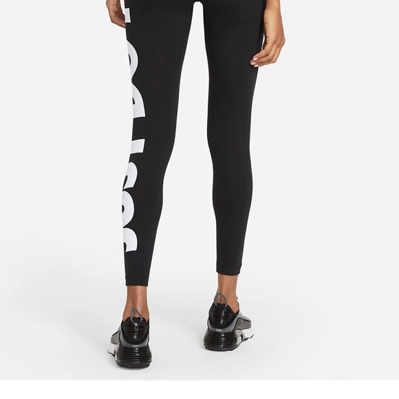 Womens Nike “just do it” outfit - Picture 3 of 8